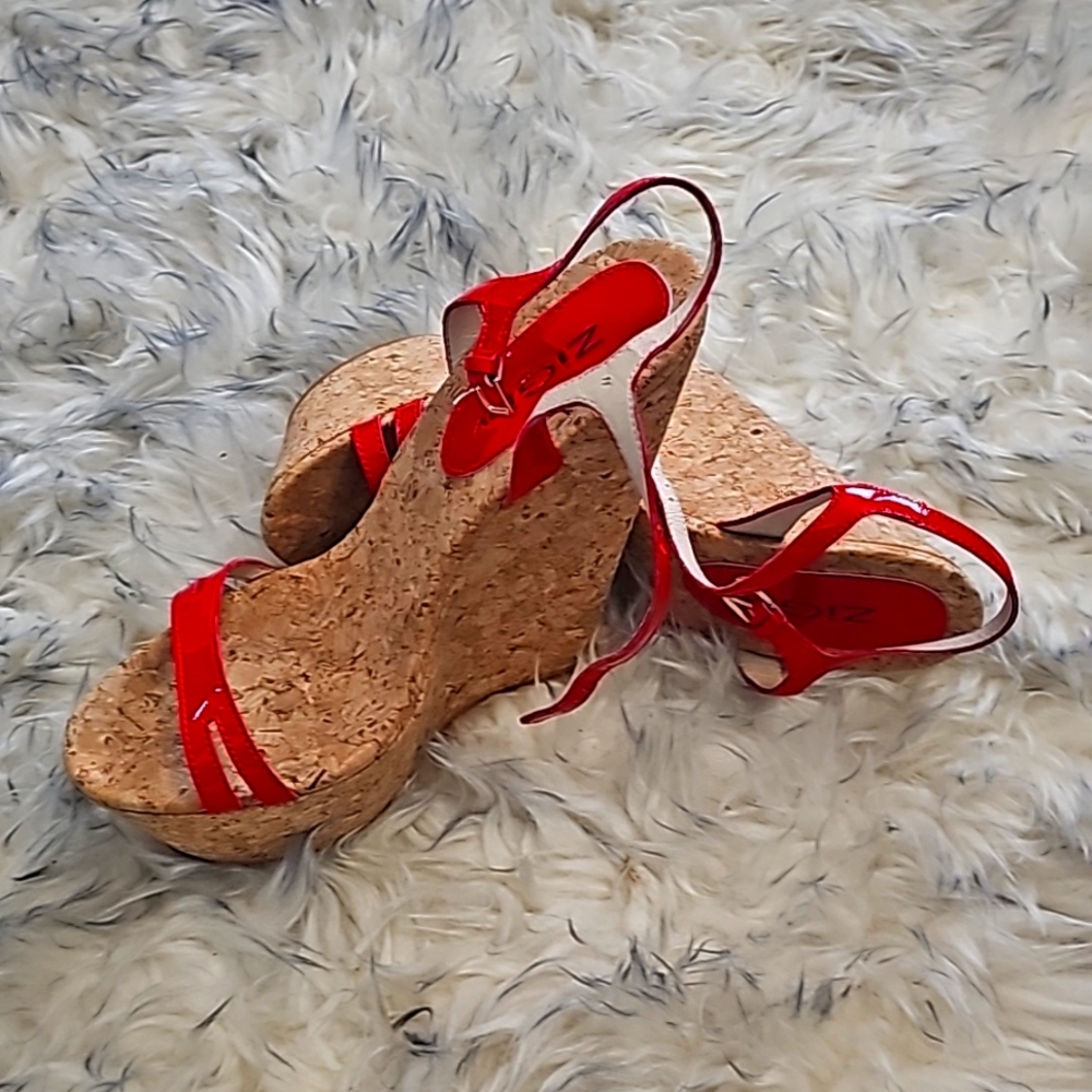 Red cork screw wedges
